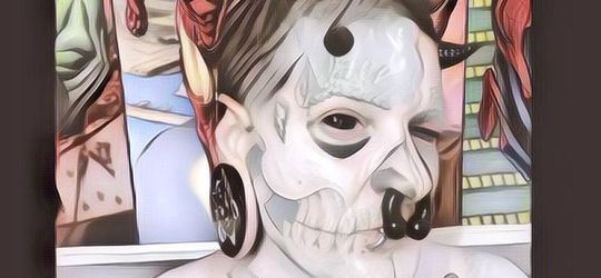 Hiiiih, Pria Ini Memiliki Penampilan Seperti Setan, Pasang Implan Tanduk di Wajah