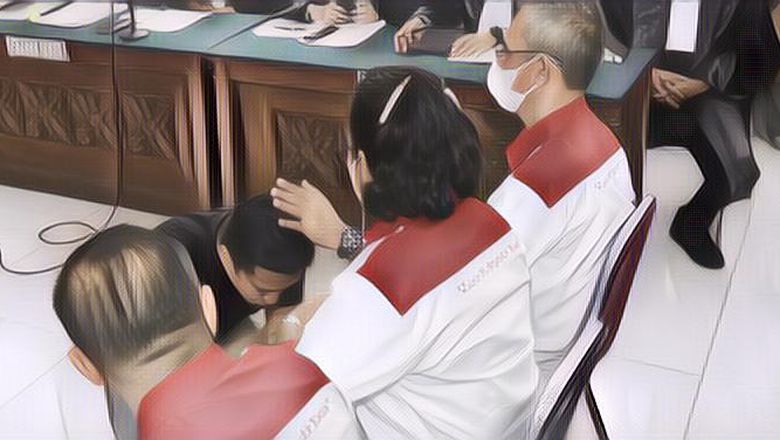 TERUNGKAP! Ini Pesan Yang Disampaikan Ibu Brigadir J Saat Bharada E Bersimpuh Minta Maaf Di Persidangan