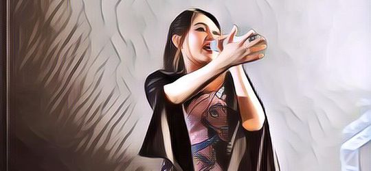 Penonton Lempar HP, Via Vallen? Begini Reaksinya!