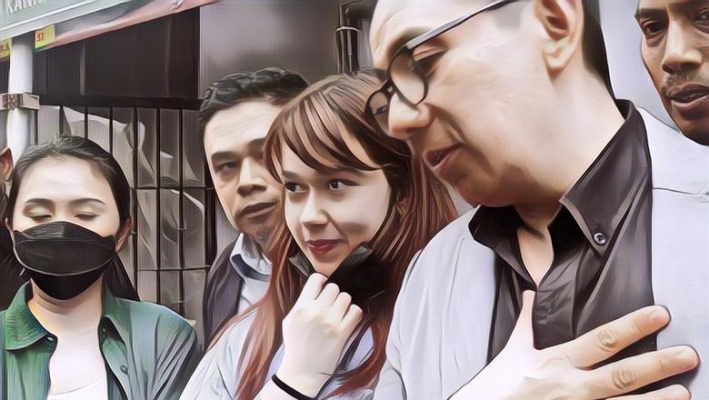 Sidang Penyebaran Video Syur Rebecca Klopper Lagi Berlangsung, Fadly Faisal Setia Menemani