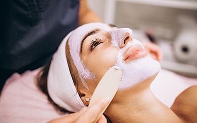 2. Rutin Lakukan Eksfoliasi