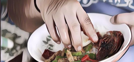 Gak Nyangka, Makan Pakai Tangan Ternyata Bagus untuk Kesehatan!