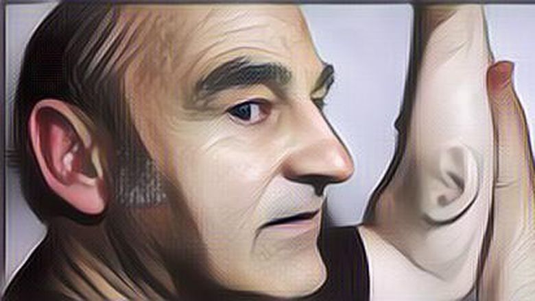 Stelios Arcadiou: Seniman dengan Tiga Telinga