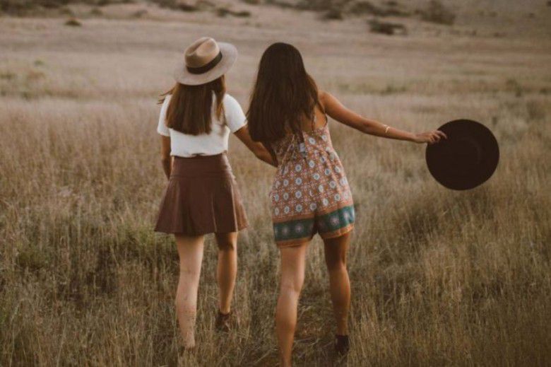 2. Materi stand up comedy tentang teman