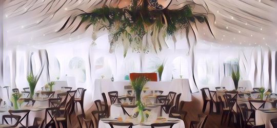 Pernikahan Anti Main-Stream, Manten Ini Adakan Acara Wedding di Atas Genteng!