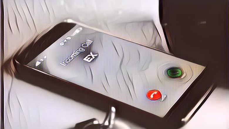 Menebak 5 Alasan Kenapa Mantan Tiba-Tiba Ngehubungin Lagi Setelah Lama Putus