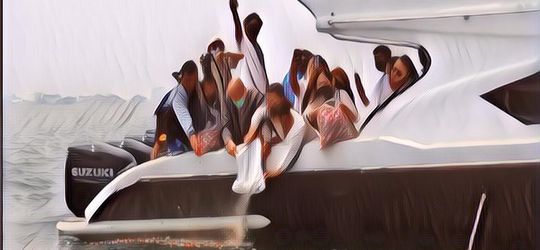 Selamat Jalan Cantik, Momen Keluarga Tabur Bunga Saat Larung Abu Jenazah Laura Anna di Laut