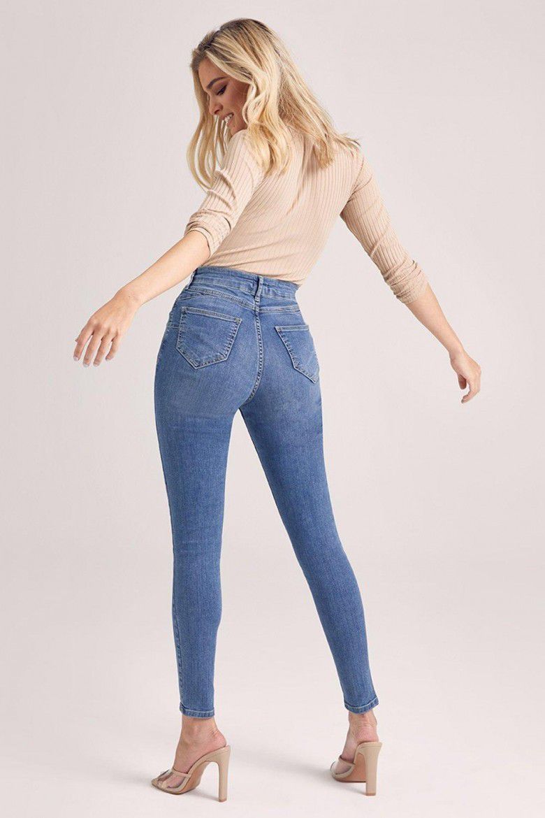 2. Celana jeans model pensil