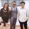 Desainer Baju Pernikahan Ini Foto Bareng Ariel dan BCL, Kode Keras?