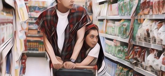 Selisih Usia Jauh, Dua Pasangan Selebritis Ini Tetep Bisa Tampil Romantis Kok