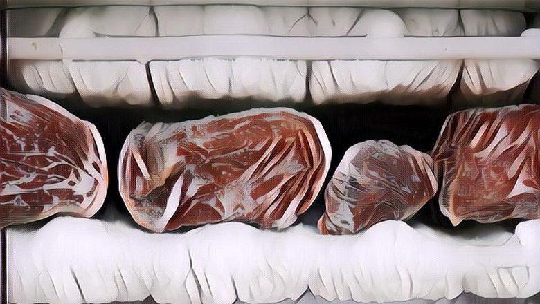 3 Cara Mencairkan Daging Beku Yang Aman Dan Cepat, Jangan Sampai Direndam Air Panas Ya!