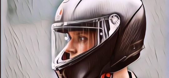 Seorang Pengunjung Bawa Helm Motor Puluhan Juta ke Bioskop, Langsung Diserang Netizen