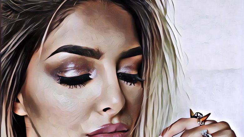 Fakta-Fakta tentang Shimmer untuk Makeup, Bisa Bikin Glowing Instan!