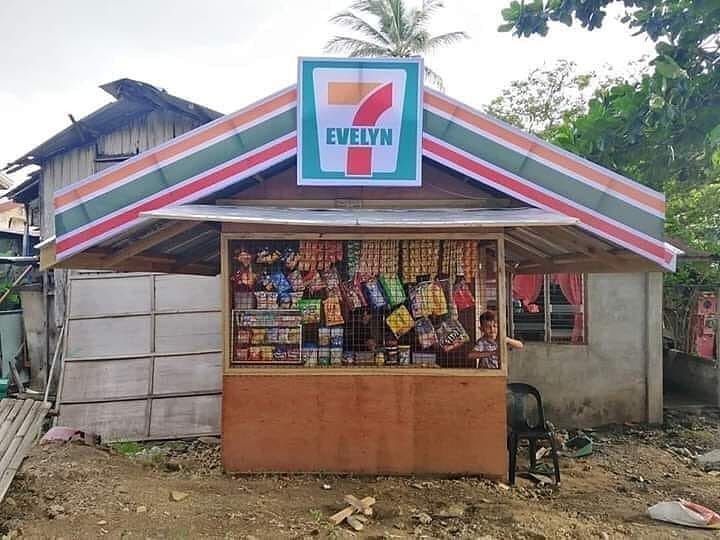 2. Menjunjung tinggi kearifan lokal, tok ritel terkenal ini punya branding baru nih kayaknya di Indonesia