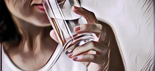 7 kelebihan Menkonsumsi Air putih Sebelum Tidur