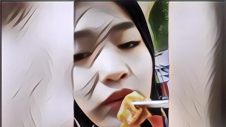 Daging Babi Disantap Wanita Berhijab Ini dengan Lahap, Sebut-sebut Soal Neraka