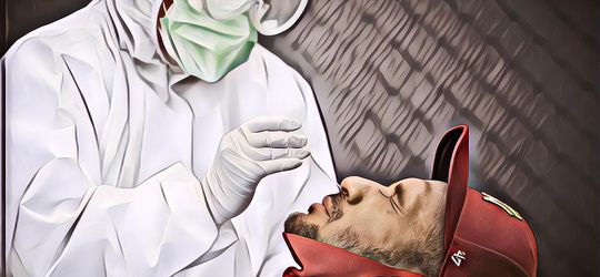 Viral Petugas Cium Pria Saat Swab Test, Ini Kata Dinkes