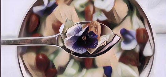 Gak Cuma Buat Hiasan, Berikut 7 Bunga yang Bisa Dimakan