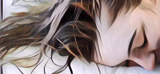 Ini yang Akan Terjadi Jika Kamu Tidur dalam Keadaan Rambut yang Masih Basah Sesudah Keramas