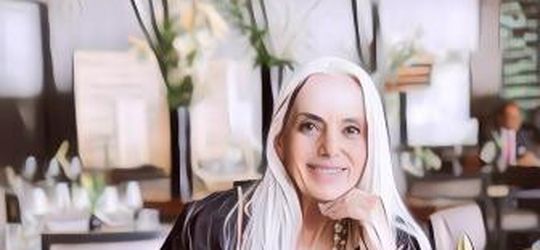 Rahasia Awet Muda dari Model yang Udah Berusia 63 Tahun, Masih Cantik!