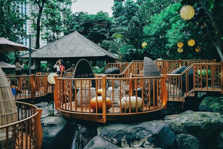 5.	JimBARan Outdoor Lounge 