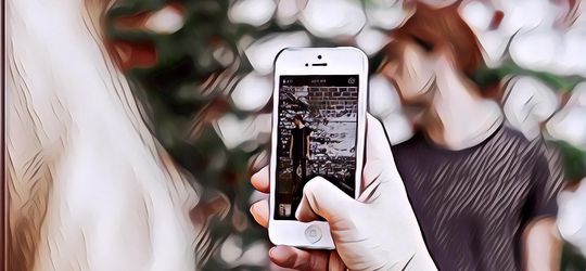 Ngefoto Cowok Ganteng Diam-Diam dan Share Twitter, Cewek Ini Dibully Netizen