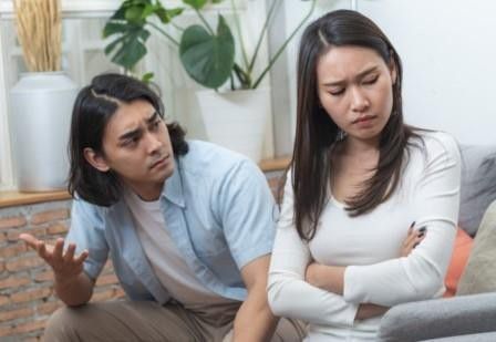 4. Pokoknya, dia adalah (((KEBENARAN)))