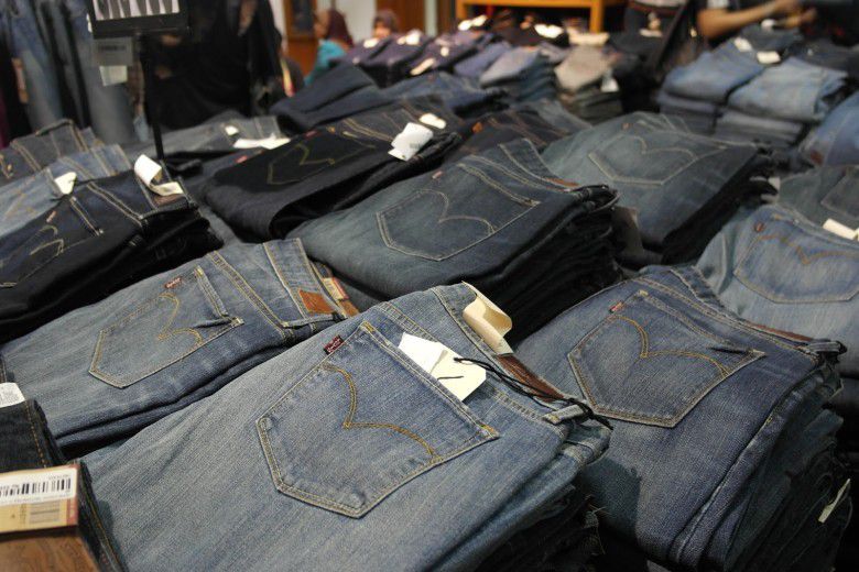 6. Jalan Cihampelas atau Ciwalk