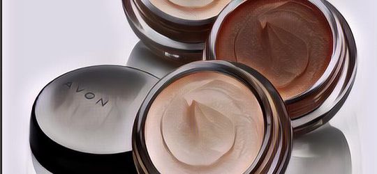 Biar Engga Cakey, Ini Nih Cara Memakai Foundation Padat Untuk Pemula