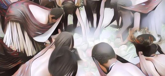 6 Tradisi Natal Unik Dan Gak Biasa Yang Cuma Ada Di Indonesia, Ada Pesta Kostum Hingga Bakar Batu