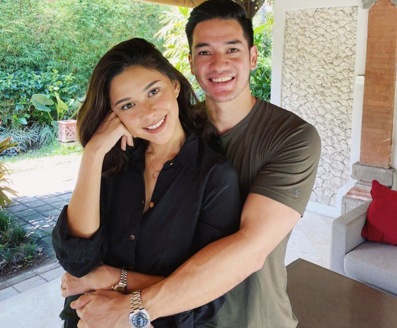 2. Nana Mirdad dan Andrew White