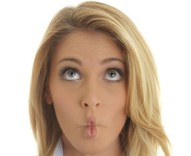 2. Melakukan gerakan fish lips