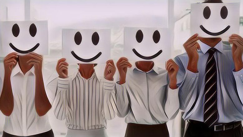 4 Cara Menghadapi Teman Kerja yang Suka ‘Cari Muka’ di Depan Bos, Bikin Sebel Deh!