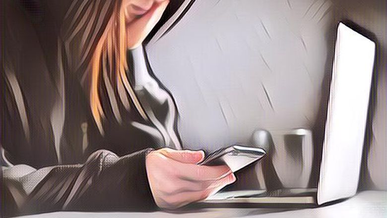 5 Zodiak yang Paling Suka Stalking Mantan Pacar, Hayo Kamu Salah Satunya?