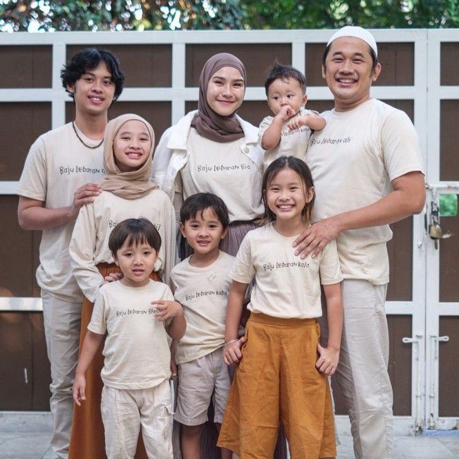 4. Hanung Bramantyo dan Zaskia Adya Mecca