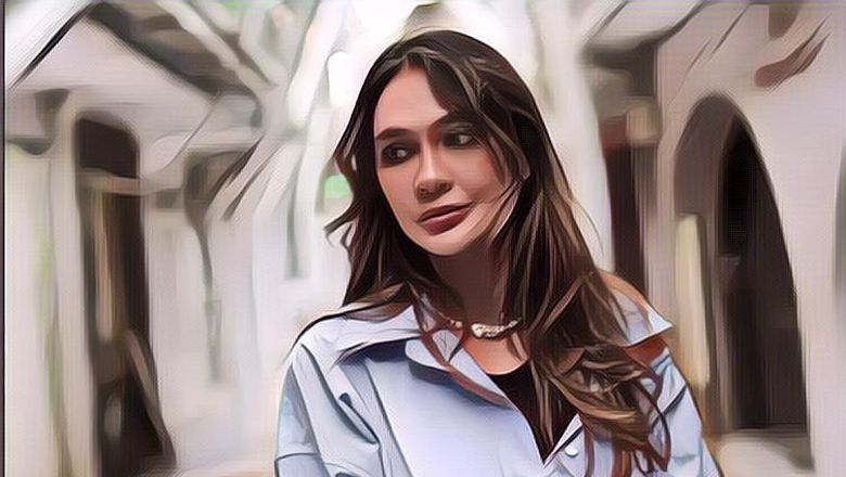 Ibu Maxime Bouttier Meninggal Dunia, Luna Maya Sigap Bagi-Bagi Makanan untuk Pelayat