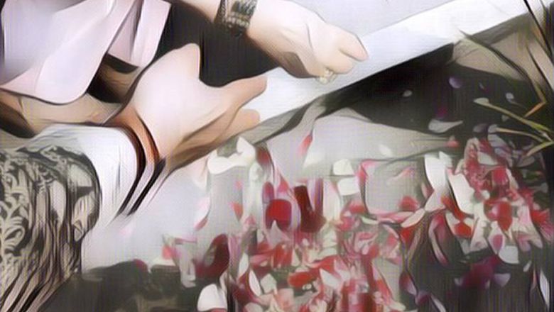 Merinding! Tempat Usaha Bapak Ini Ditemukan Bunga Kuburan, Warganet: Langsung Baca Ayat