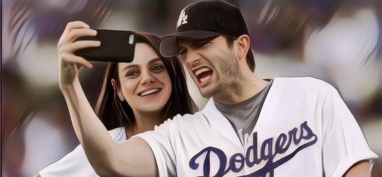 Ashton Kutcher dan Mila Kunis Mengaku Jarang Mandi, Anak-anak Mereka Juga Sama