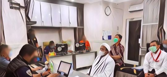 Jepretan Foto Surat Bertinta Biru dari Habib Rizieq untuk Keluarga dari Dalam Penjara