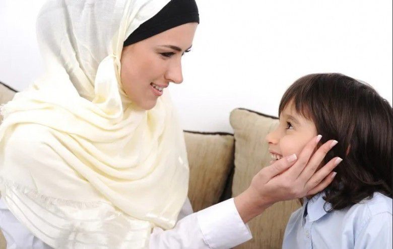 2. Gunakan bahasa lembut disertai sentuhan