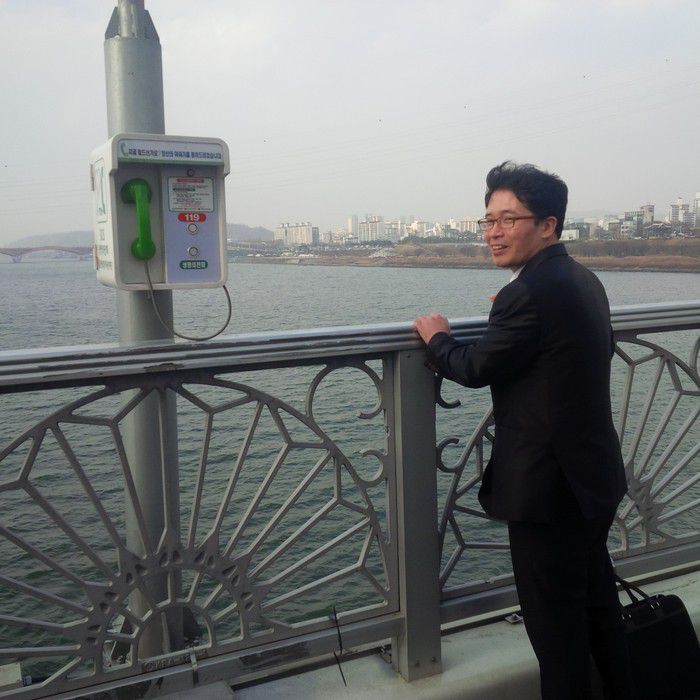 # Teknologi AI Pencegah Bunuh Diri