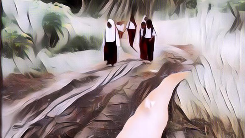 Bikin Terenyuh! Para Murid di Pedalaman Papua Gotong Royong untuk Bikin Akses Jalan ke Sekolah