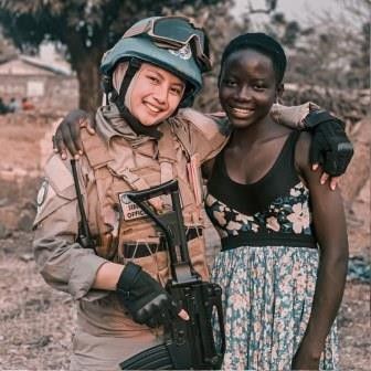 2. Polwan cantik berhijab yang cinta perdamaian