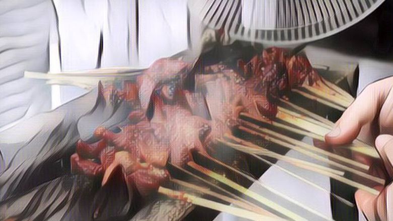 Gegara Makan Daging Sate yang Keras, Cara Protes Pria Ini Bikin Ngakak