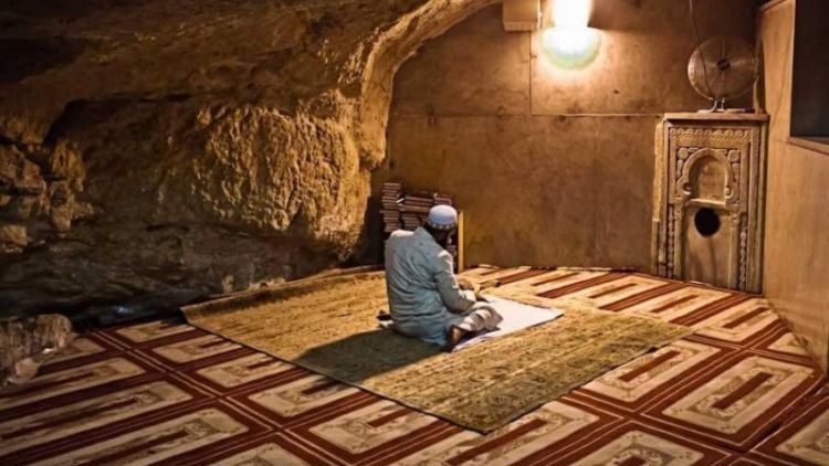 3. Tahajud menjanjikan kebaikan di dunia dan akhirat