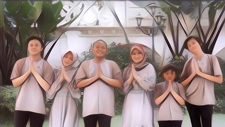 7 Potret Keluarga Artis Rayakan Lebaran dengan Baju Seragam, Kompak dan Stylish Abis!