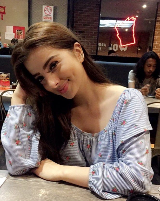 6. Kalau menurut kalian gimana? Cocok nggak Sarah dan Verrell?