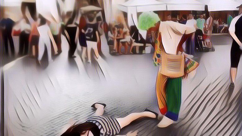 Anti Selfie, Cewek Ini Selalu Berpose Pura-Pura Mati Tiap Traveling Keliling Dunia