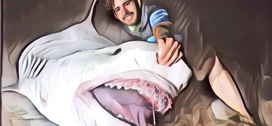 Viral! Hiu Banteng Muncul di Pekarangan Rumah Warga saat Banjir~