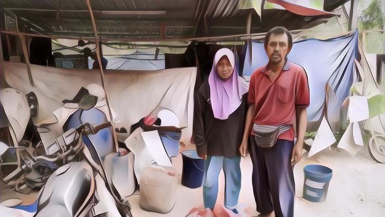 Serba Terbatas Gak Punya Rumah, Keluarga Ini Justru Sukses Sekolahkan 6 Anak Hingga Sarjana